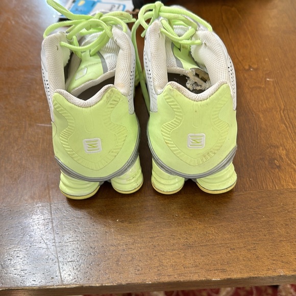 White and neon green Nike Shocks - Picture 3 of 5
